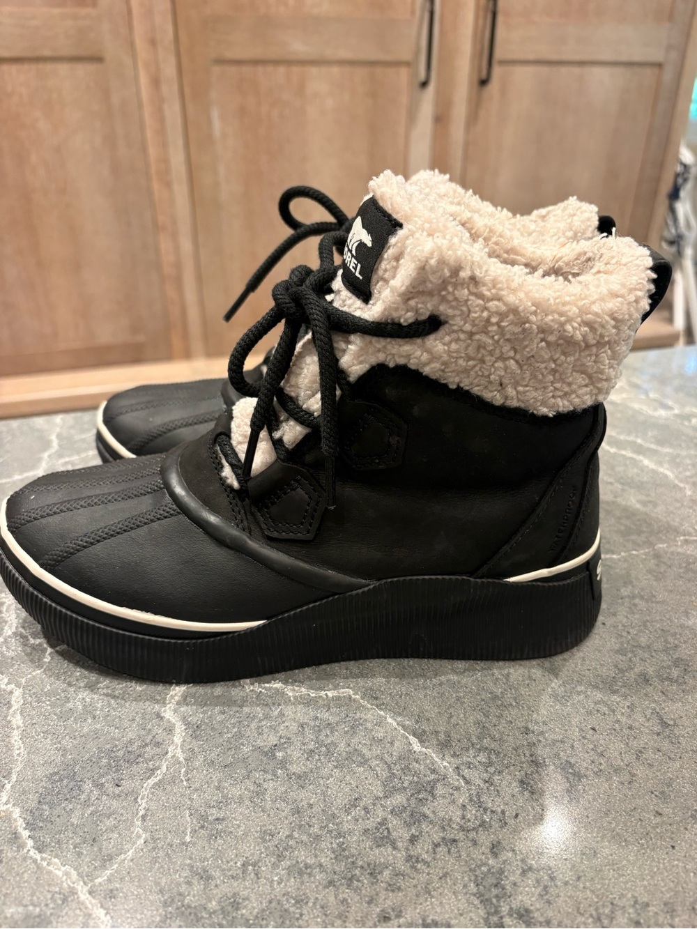 Sorel Black Winter Boots with Cream Sherpa Collar